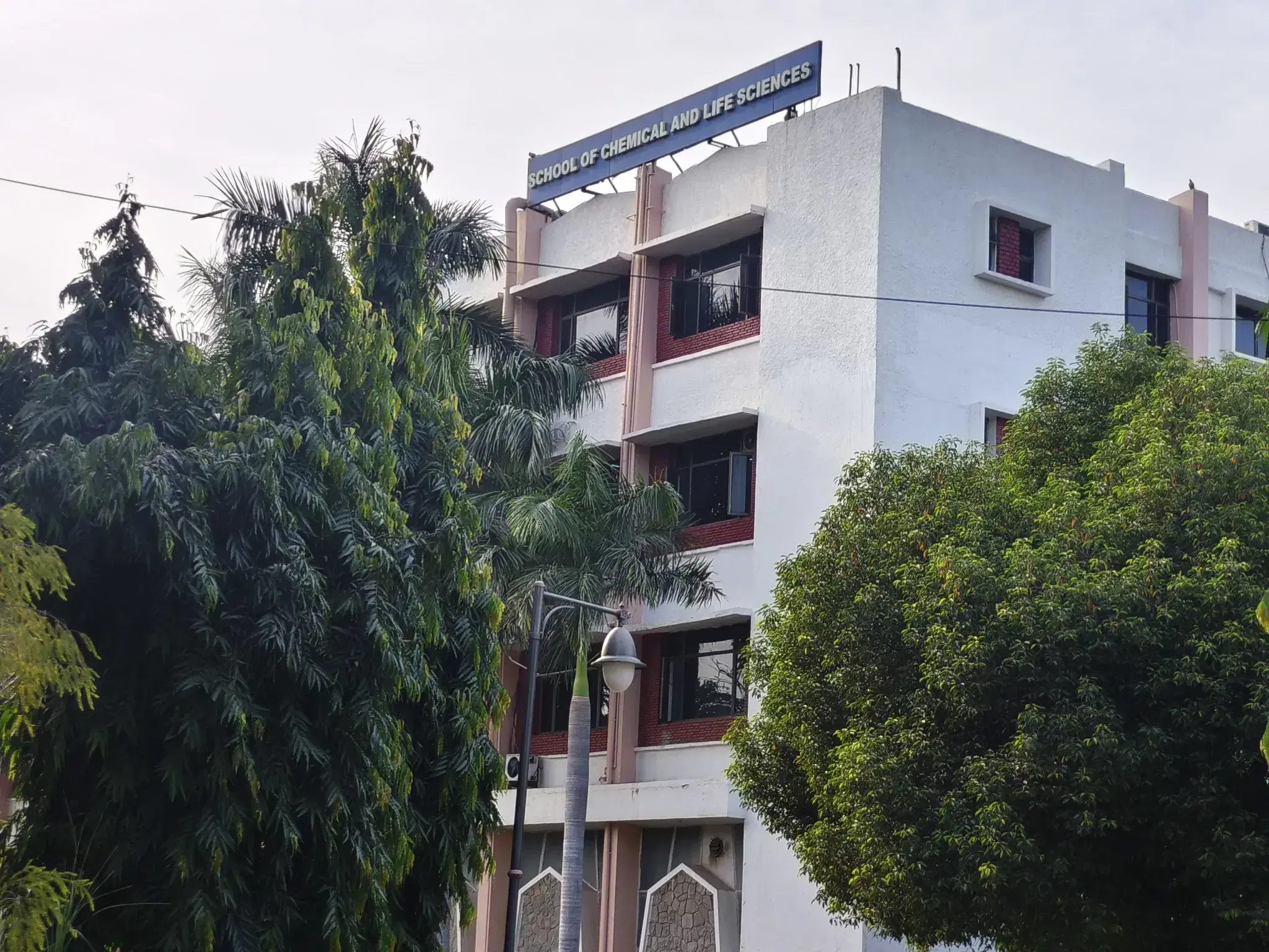 Jamia Hamdard University Delhi Academic Building photo 8